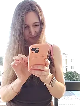 Snapshot of irresistibelle chatting on 05-15-26, 04:05 irresistibelle online show from 05-15-26, 04:05
