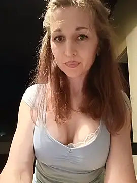 Snapshot of irresistibelle chatting on 06-02-26, 05:57 irresistibelle online show from 06-02-26, 05:57