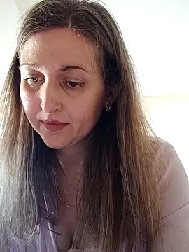 Snapshot of irresistibelle chatting on 04-21-26, 11:39 irresistibelle online show from 04-21-26, 11:39