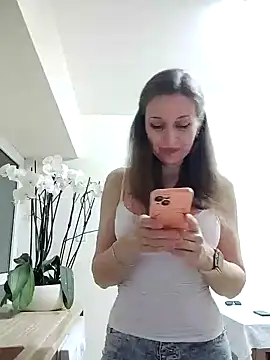 Snapshot of irresistibelle chatting on 05-08-26, 12:14 irresistibelle online show from 05-08-26, 12:14