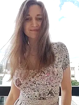 Snapshot of irresistibelle chatting on 05-05-26, 11:46 irresistibelle online show from 05-05-26, 11:46