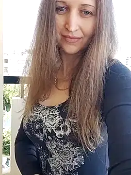 Snapshot of irresistibelle chatting on 04-29-26, 10:41 irresistibelle online show from 04-29-26, 10:41