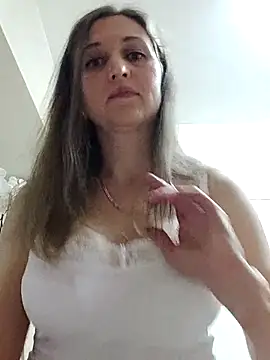 Snapshot of irresistibelle chatting on 04-23-26, 10:11 irresistibelle online show from 04-23-26, 10:11