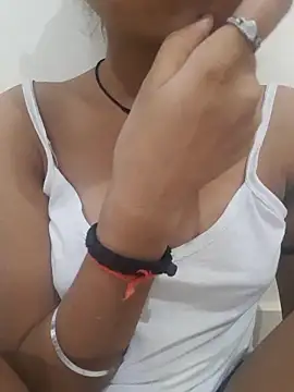 Snapshot of Kamini_rani chatting on 06-02-26, 01:22 Kamini rani online show from 06-02-26, 01:22