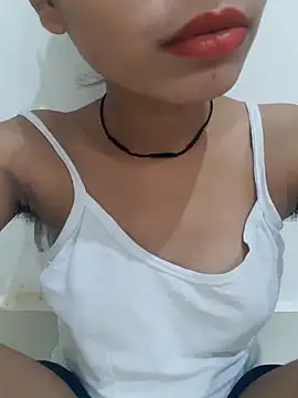 Snapshot of Kamini_rani chatting on 05-28-26, 01:28 Kamini rani online show from 05-28-26, 01:28