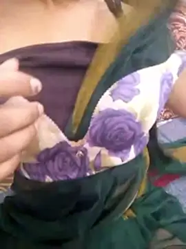 Snapshot of Kamini_rani chatting on 04-21-26, 01:42 Kamini rani online show from 04-21-26, 01:42
