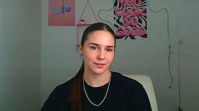 Snapshot of Kyara_ra chatting on 06-18-26, 09:36 Kyara ra online show from 06-18-26, 09:36