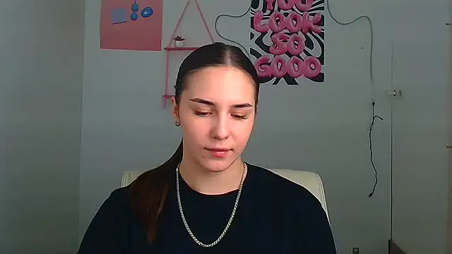 Snapshot of Kyara_ra chatting on 06-18-26, 05:28 Kyara ra online show from 06-18-26, 05:28