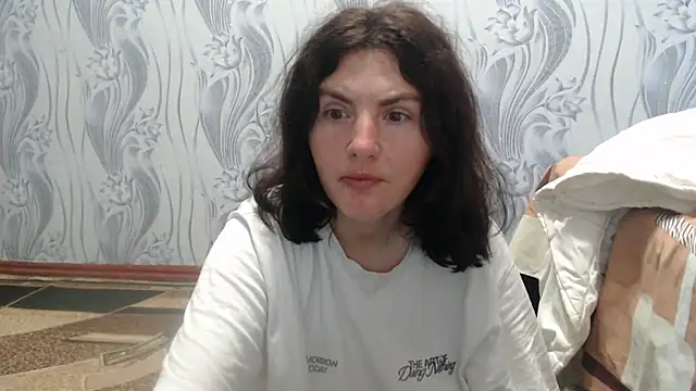 Snapshot of AlinaxJames chatting on 05-25-26, 02:11 AlinaxJames online show from 05-25-26, 02:11