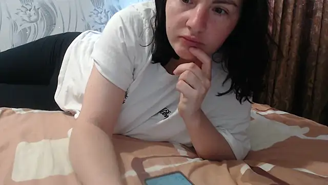 Snapshot of AlinaxJames chatting on 05-17-26, 08:25 AlinaxJames online show from 05-17-26, 08:25