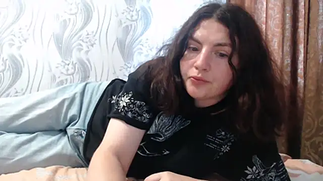 Snapshot of AlinaxJames chatting on 07-21-26, 12:06 AlinaxJames online show from 07-21-26, 12:06