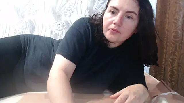 Snapshot of AlinaxJames chatting on 06-21-26, 07:58 AlinaxJames online show from 06-21-26, 07:58