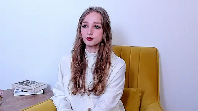 TreasaNeveu online show from 04-18-26, 07:44