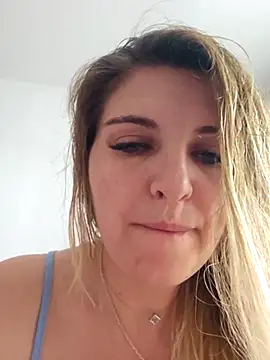 Snapshot of I_amBianca chatting on 05-08-26, 06:28 I amBianca online show from 05-08-26, 06:28