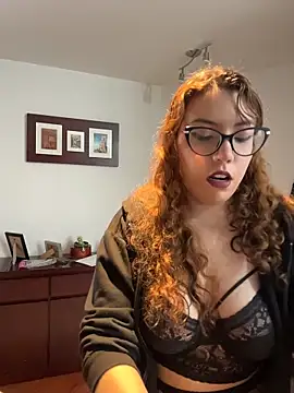 AliceMtz online show from 05-05-26, 06:55