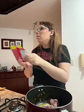 AliceMtz online show from 04-17-26, 06:55