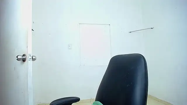 Ari novoa online show from 04-18-26, 03:31