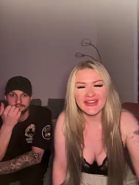 SexyCouple1910 online show from 04-22-26, 06:25