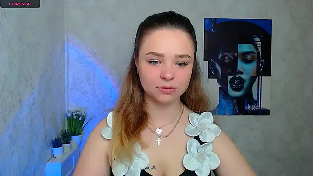 NicoleAura online show from 05-12-26, 06:32