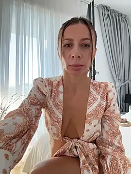 Mira Luna online show from 07-31-26, 06:35
