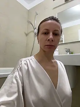 Snapshot of Mira_Luna chatting on 05-05-26, 05:10 Mira Luna online show from 05-05-26, 05:10