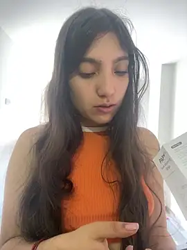 Snapshot of Soffy_20 chatting on 05-25-26, 04:38 Soffy 20 online show from 05-25-26, 04:38