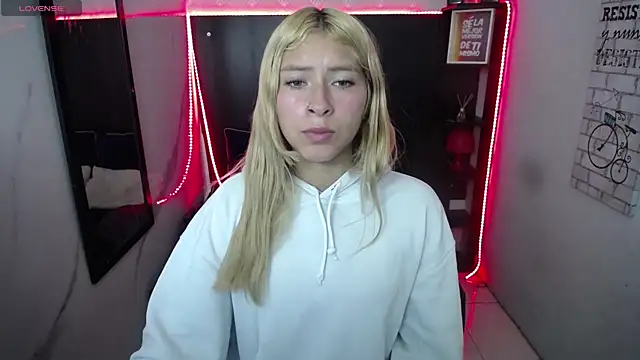 Snapshot of nancy_blonde chatting on 07-15-26, 12:12 nancy blonde online show from 07-15-26, 12:12