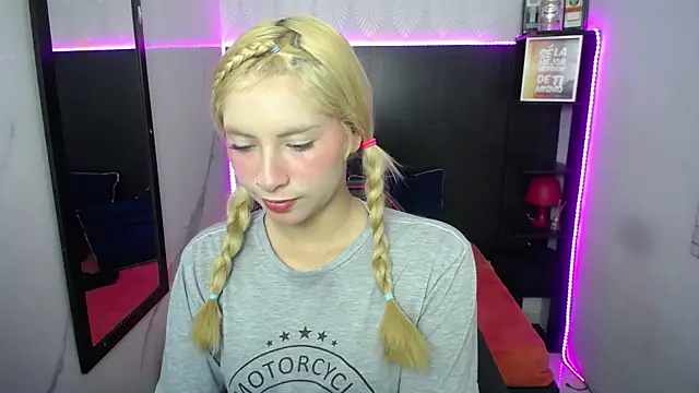 Snapshot of nancy_blonde chatting on 06-28-26, 03:29 nancy blonde online show from 06-28-26, 03:29