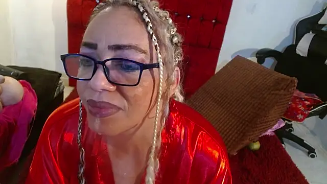 Snapshot of Sweet-Mommy-Milf chatting on 06-10-26, 02:46 Sweet-Mommy-Milf online show from 06-10-26, 02:46