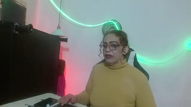 Snapshot of Sweet-Mommy-Milf chatting on 05-14-26, 11:46 Sweet-Mommy-Milf online show from 05-14-26, 11:46