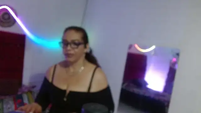 Snapshot of Sweet-Mommy-Milf chatting on 05-26-26, 01:15 Sweet-Mommy-Milf online show from 05-26-26, 01:15