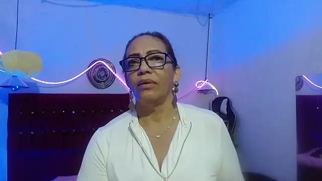 Snapshot of Sweet-Mommy-Milf chatting on 05-28-26, 12:51 Sweet-Mommy-Milf online show from 05-28-26, 12:51