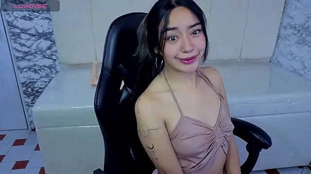 Snapshot of Little_Samy_v chatting on 05-31-26, 01:39 Little Samy v online show from 05-31-26, 01:39