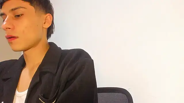 Snapshot of Axel_DavisS chatting on 04-24-26, 06:59 Axel DavisS online show from 04-24-26, 06:59