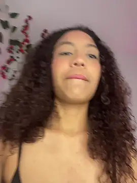 Snapshot of Daphnne_Curly chatting on 05-16-26, 03:38 Daphnne Curly online show from 05-16-26, 03:38
