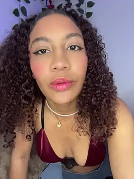 Snapshot of Daphnne_Curly chatting on 05-21-26, 04:10 Daphnne Curly online show from 05-21-26, 04:10