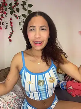 Snapshot of Daphnne_Curly chatting on 06-17-26, 01:38 Daphnne Curly online show from 06-17-26, 01:38