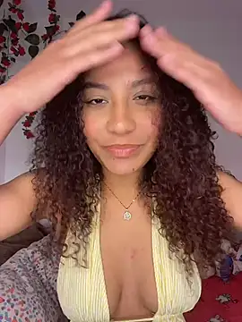 Snapshot of Daphnne_Curly chatting on 07-22-26, 02:02 Daphnne Curly online show from 07-22-26, 02:02