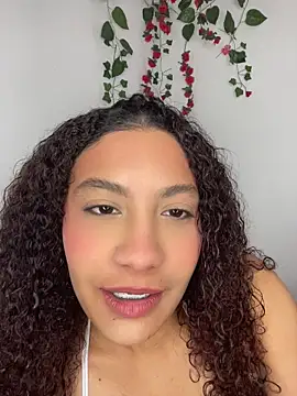 Snapshot of Daphnne_Curly chatting on 05-15-26, 02:31 Daphnne Curly online show from 05-15-26, 02:31