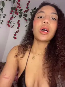 Snapshot of Daphnne_Curly chatting on 07-26-26, 02:07 Daphnne Curly online show from 07-26-26, 02:07