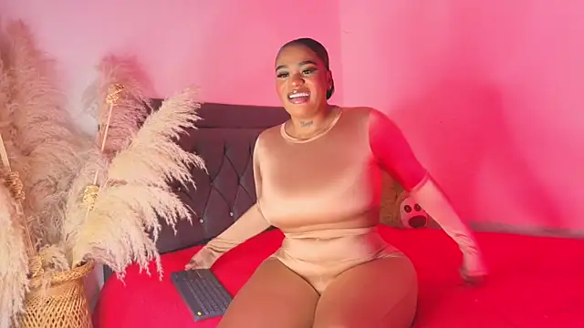 Snapshot of Thalyanna_ebonny chatting on 05-04-26, 12:03 Thalyanna ebonny online show from 05-04-26, 12:03
