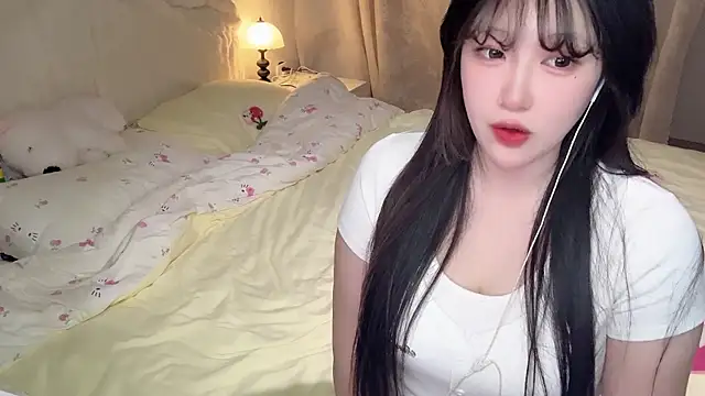 Snapshot of SweetButWildbaby chatting on 04-27-26, 06:44 SweetButWildbaby online show from 04-27-26, 06:44