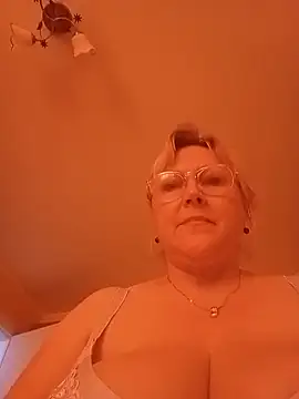 I amVeronicle online show from 06-18-26, 12:32