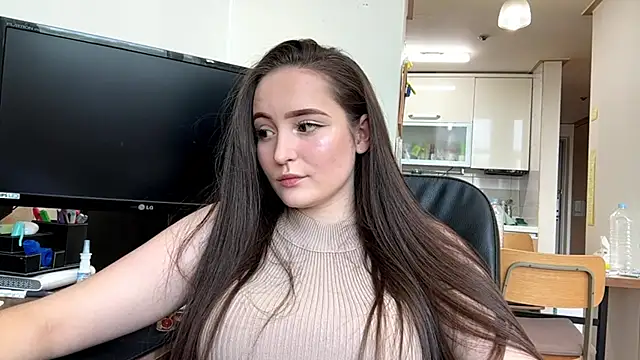 Emilly Cart online show from 06-23-26, 03:37