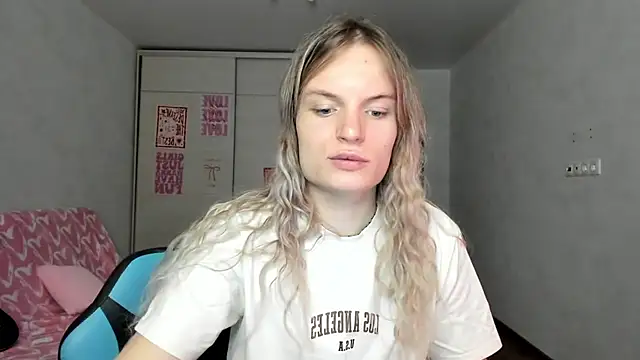 milliKira006 online show from 05-18-26, 04:51