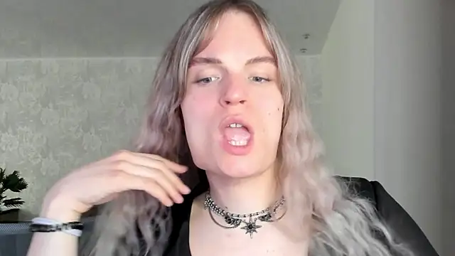 milliKira006 online show from 04-24-26, 01:57