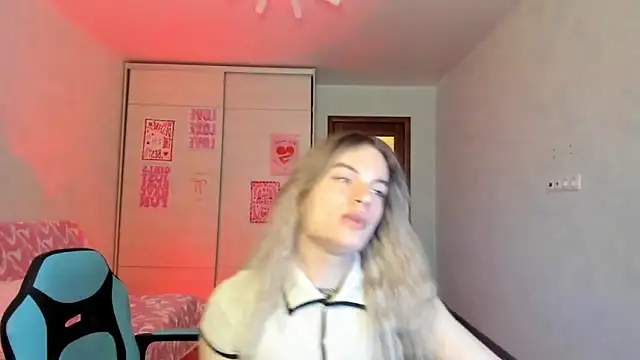 milliKira006 online show from 05-17-26, 12:27