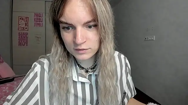 milliKira006 online show from 05-09-26, 04:49