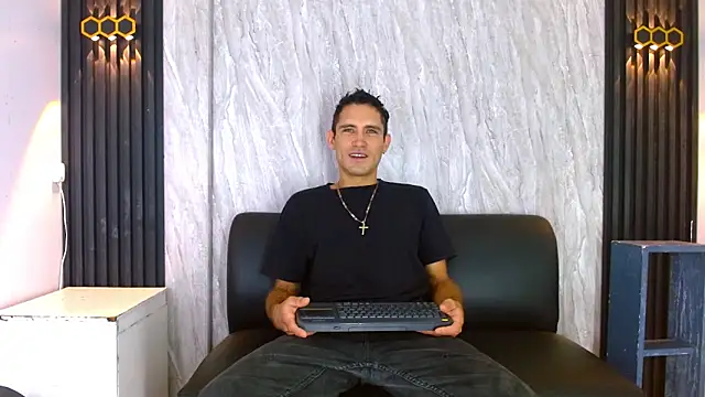 Snapshot of Andres_Colins1 chatting on 05-24-26, 03:12 Andres Colins1 online show from 05-24-26, 03:12