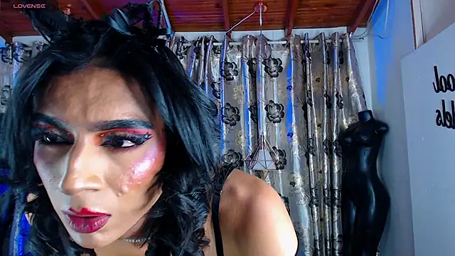 Snapshot of Hecate_doll chatting on 06-11-26, 05:43 Hecate doll online show from 06-11-26, 05:43